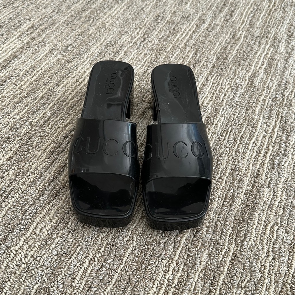 Gucci jelly sandals